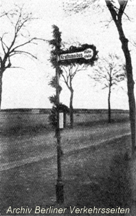 Haltestelle der Linie F zur Erffnung (1929) der Linie geschmckte Haltestellenmaste