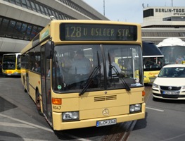 Privatbus 8047 auf der Linie 128