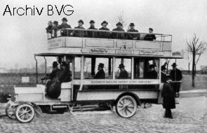 Historische Autobusse