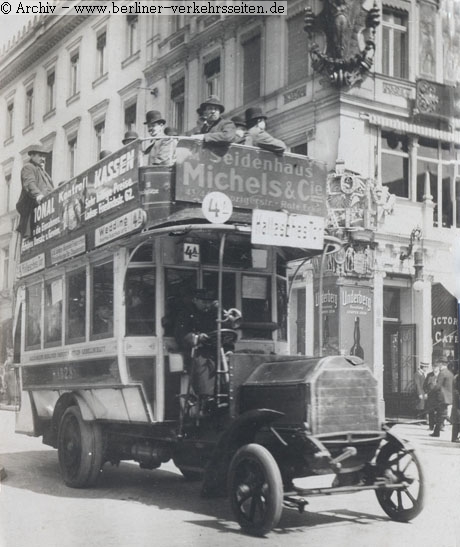 Kraftbus der ABOAG auf der Linie 4A (1909)  in der Friedrichstraße